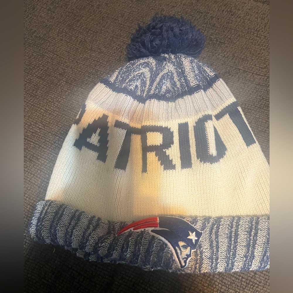 New England Patriots Cuffed Knit Hat with Pom